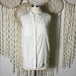 Wildfang Sleeveless Empower Button Down in White Size XS